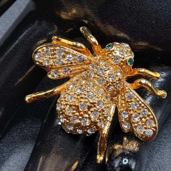 Vintage Rhinestone Bee Brooch, Gold Tone, Green Clear Rhinestones - Picture 9 of 9